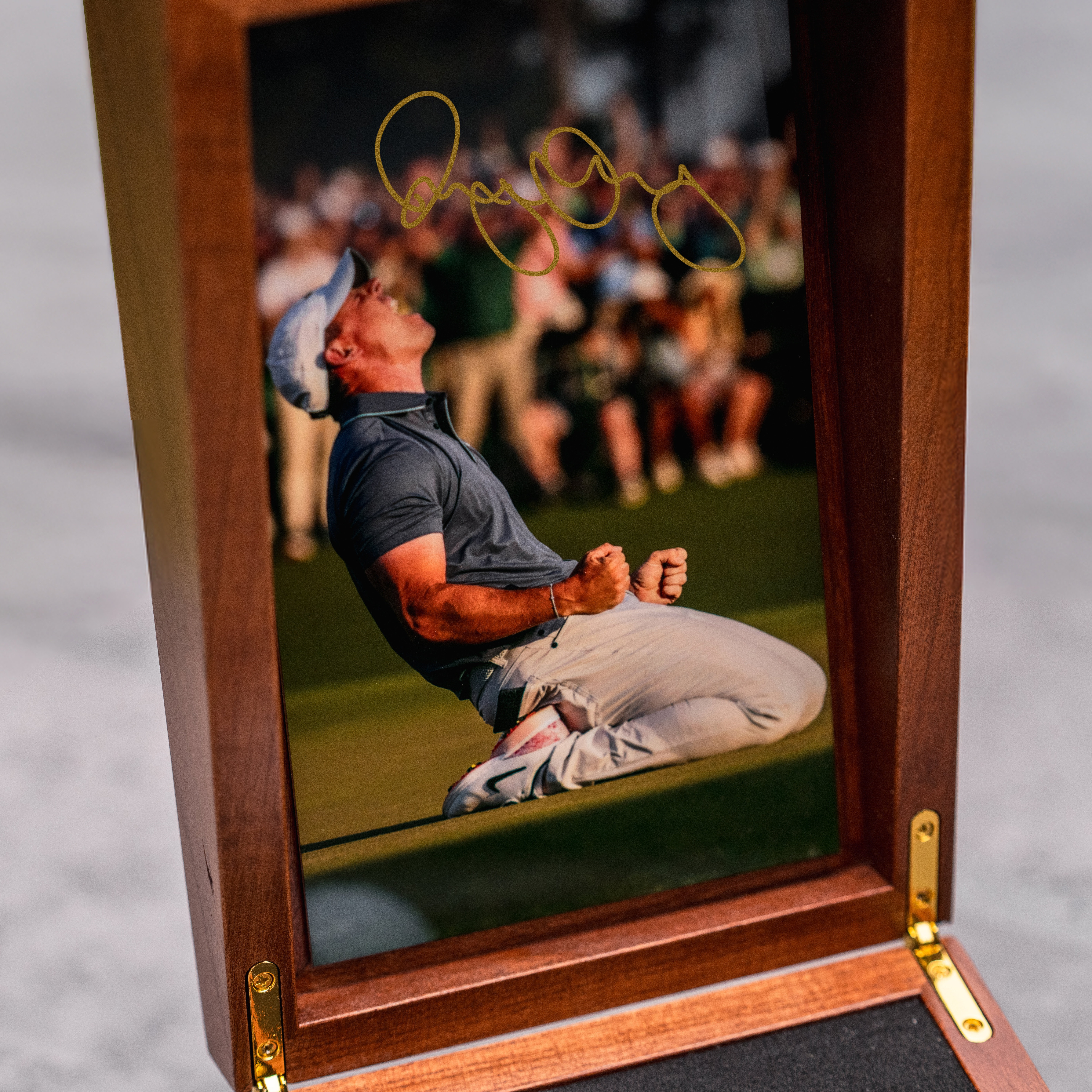 【希少】ファーマーズインシュアランス2019 サインフラッグ ローリーマキロイ Rory Commemorative Box